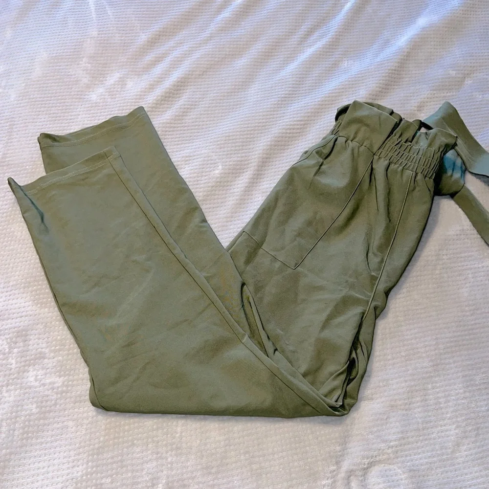 *Women's Grace Karin PaperBag Pants NWT Small